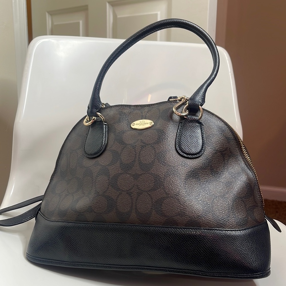 Coach purse signature style